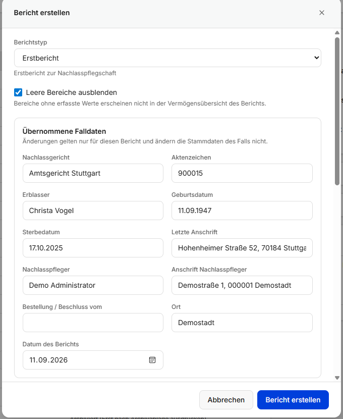 OASIS-Dialog „Bericht erstellen“ mit Auswahl des Berichtstyps Erstbericht, Option „Leere Bereiche ausblenden“ und übernommenen Falldaten wie Nachlassgericht, Aktenzeichen, Erblasser, Nachlasspfleger und Datum des Berichts